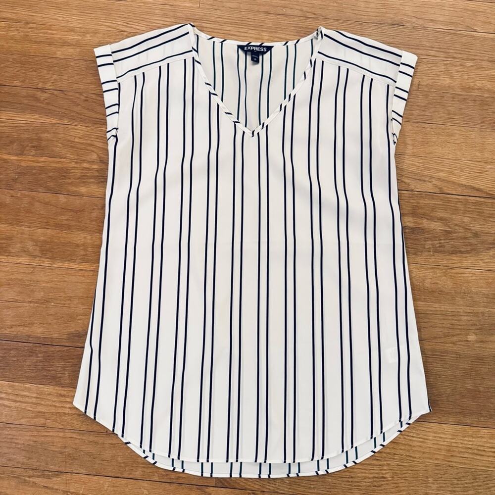 Express white black stripe short sleeve V-neck blouse shirt top size SP
b5